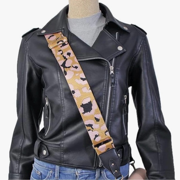 Black Fringe Crossbody Bag with 2 different guitar style straps - Picture 12 of 15